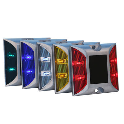 Υψηλά φωτεινά στηρίγματα αυτοκινητόδρομων έντασης IP68 5000mcd αντανακλαστικά 5 χρώματα